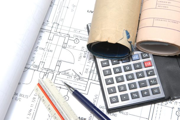 家の設計図と電卓