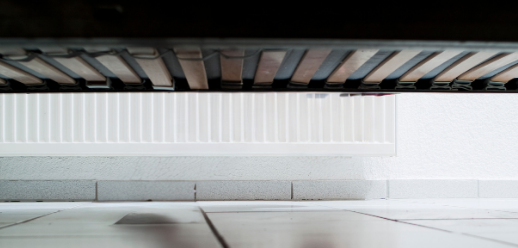 ベットの下から見ている風景